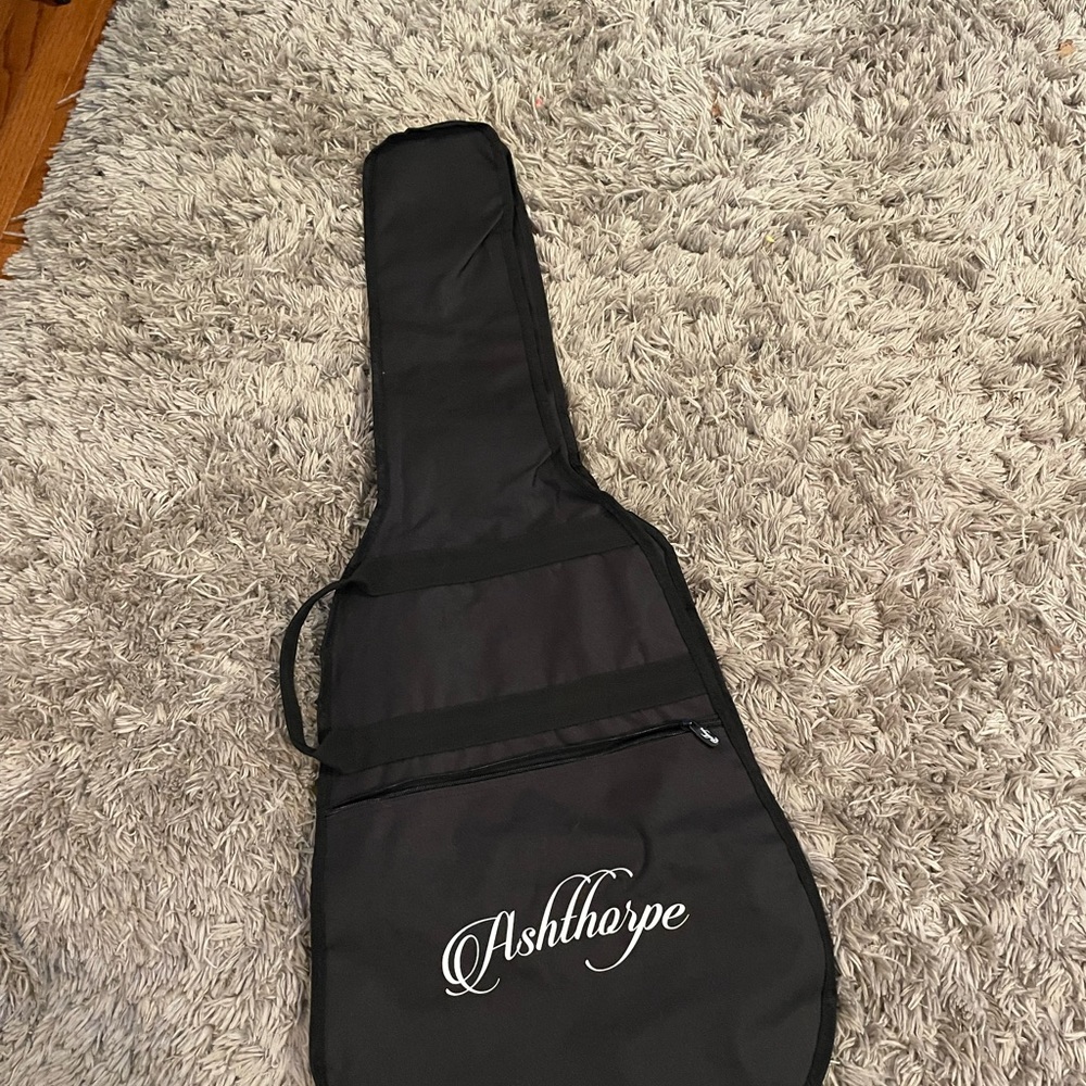 Guitar Case - Picture 4 of 7